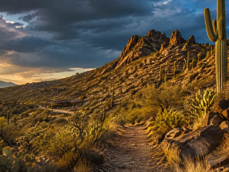 Cave Creek area atmosphere for the Downtown Phoenix salon guide