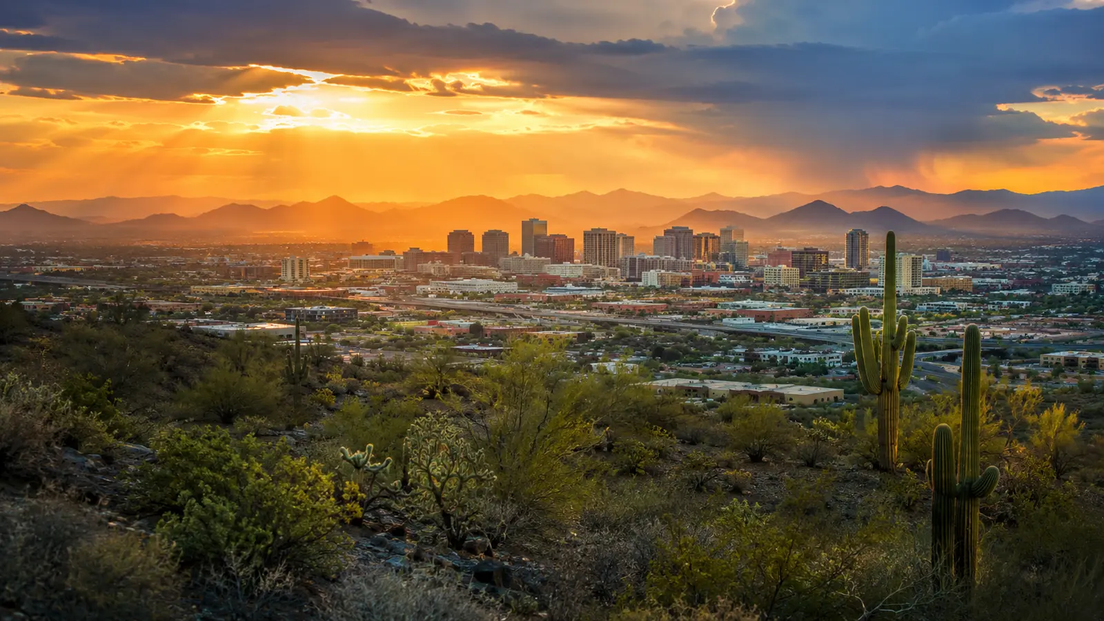 Phoenix–inspired Arizona streetscape used as a visit-planning image