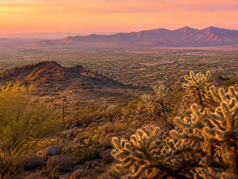 San Tan Valley area atmosphere for the Downtown Phoenix salon guide